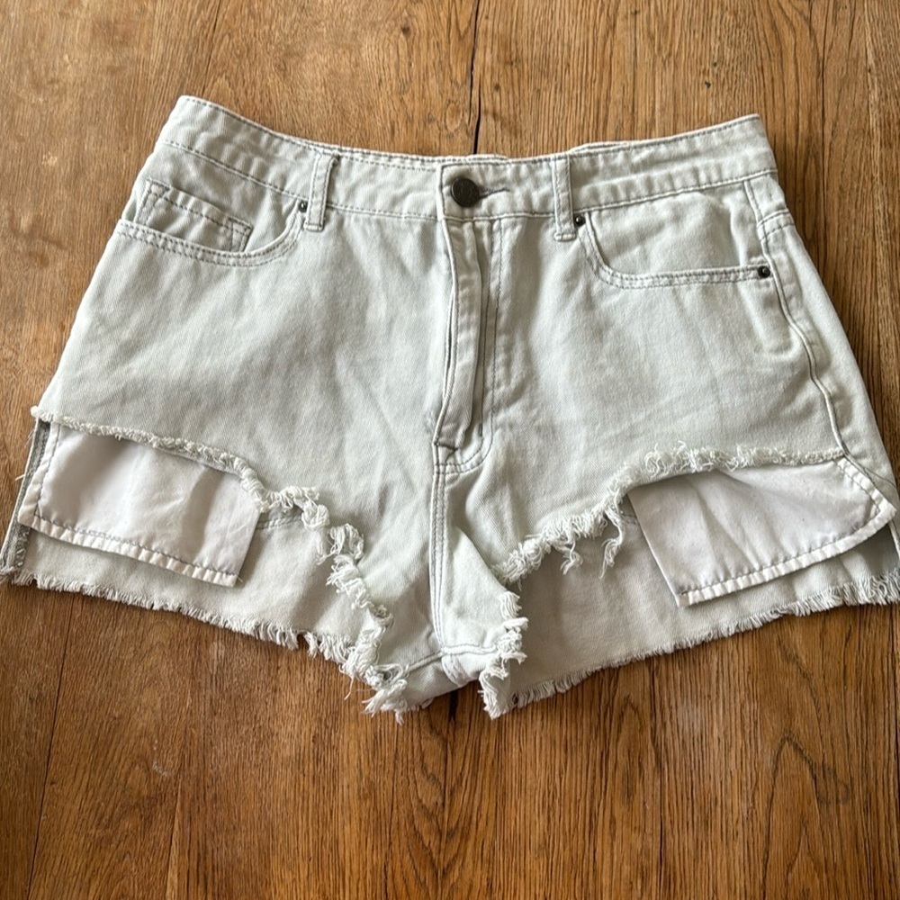 BDG JEAN CUT OFF SHORTS